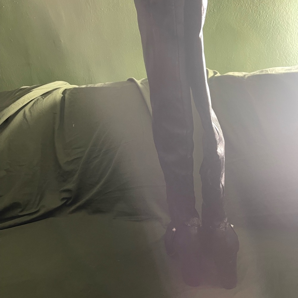 DANDRA Guess Knee Boots